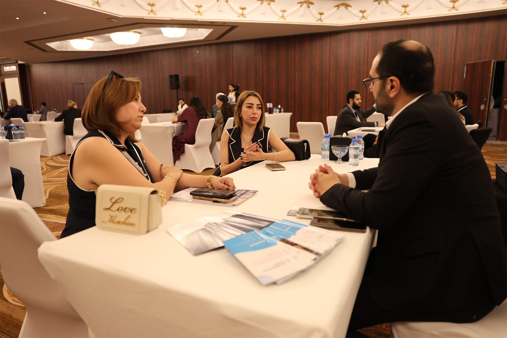 400+ B2B meetings